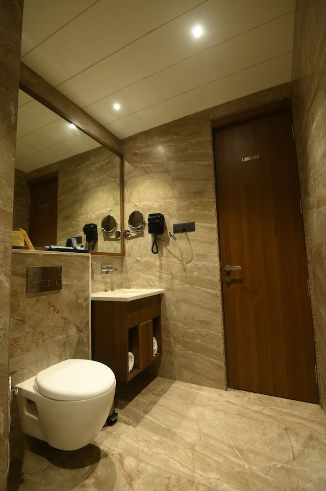 Kings Kraft Tremezzo Inn Somnath — photo 8