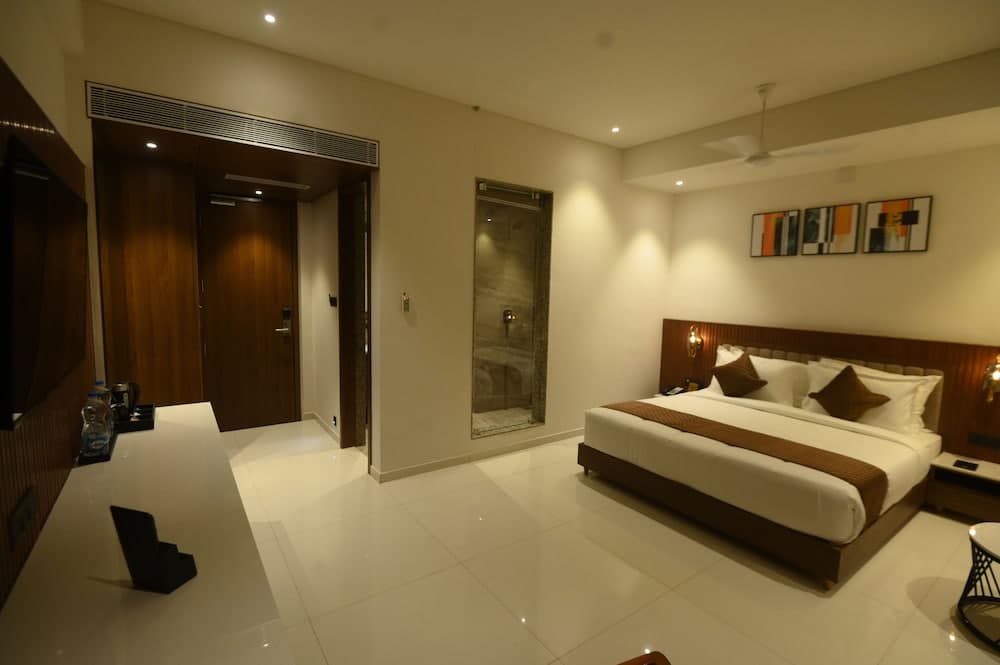 Kings Kraft Tremezzo Inn Somnath — photo 9
