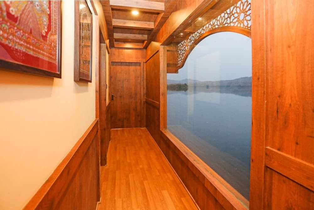 Houseboat in Kevadia Near Statue of Unity — photo 27