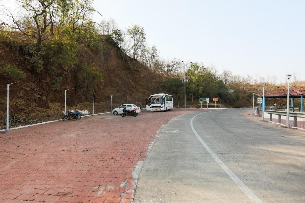 Houseboat in Kevadia Near Statue of Unity — photo 30