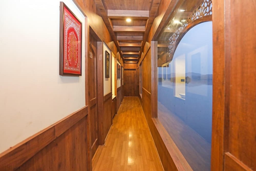 Houseboat in Kevadia Near Statue of Unity — photo 26