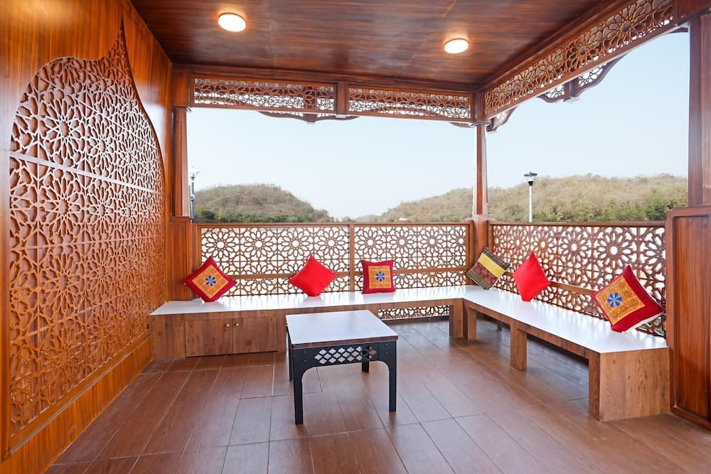 Houseboat in Kevadia Near Statue of Unity — photo 28