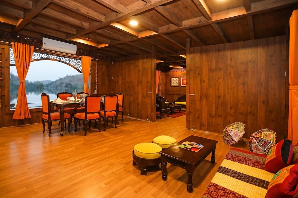 Houseboat in Kevadia Near Statue of Unity — photo 24