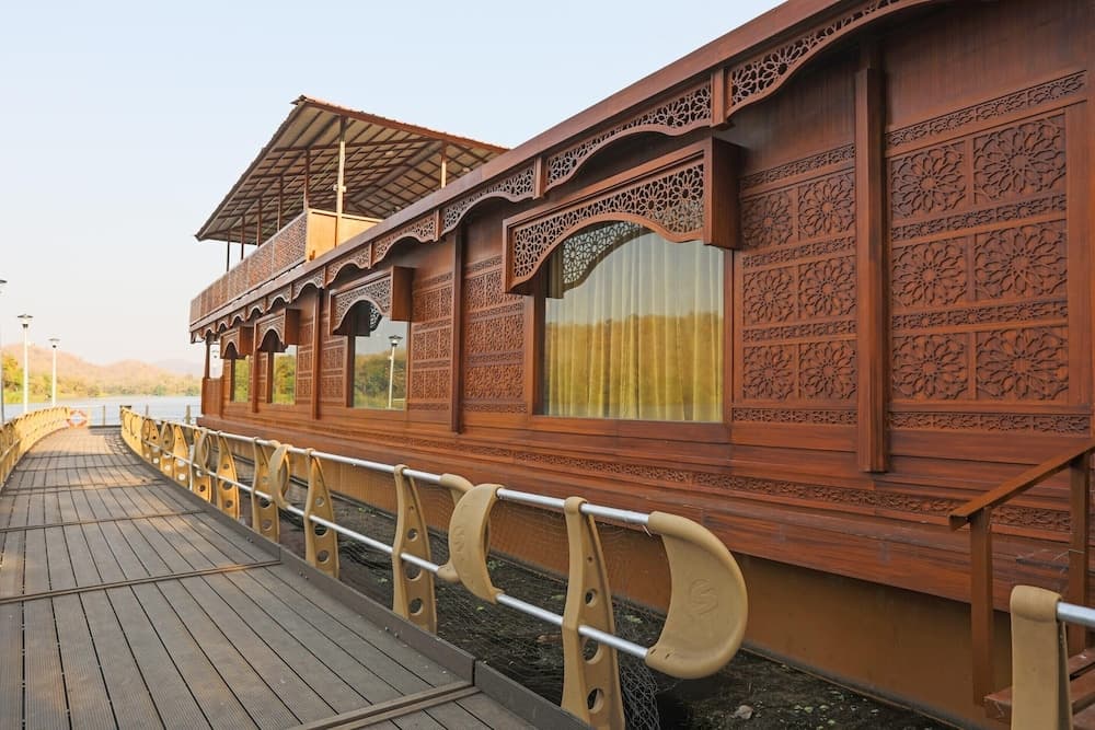 Houseboat in Kevadia Near Statue of Unity — photo 21