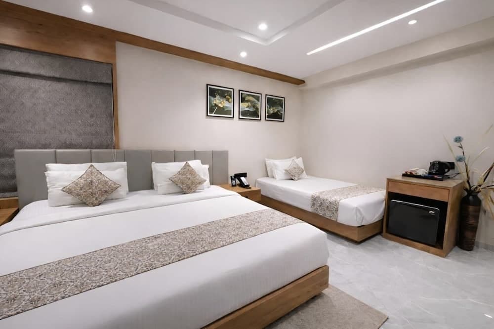 Premier Room Triple Bed — photo 1