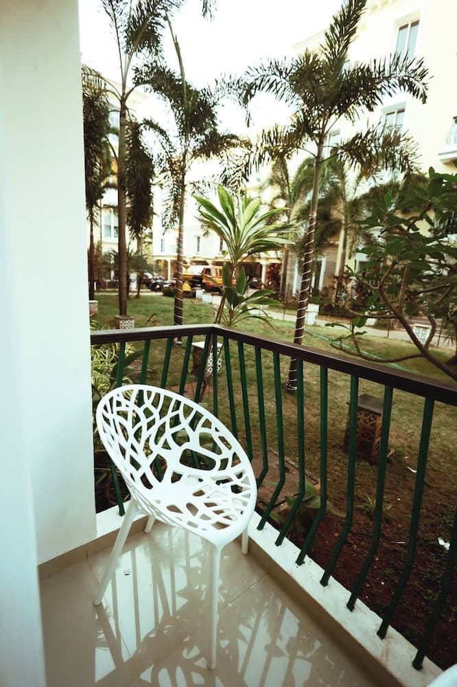 Deluxe Apartment, Balcony, Pool View — photo 1