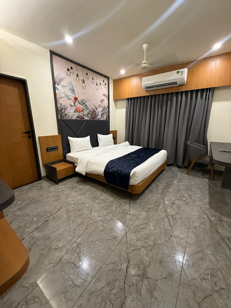 The Malay comfort-Hotel Dwarka residency — photo 13