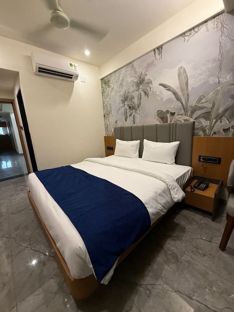 The Malay comfort-Hotel Dwarka residency — photo 8