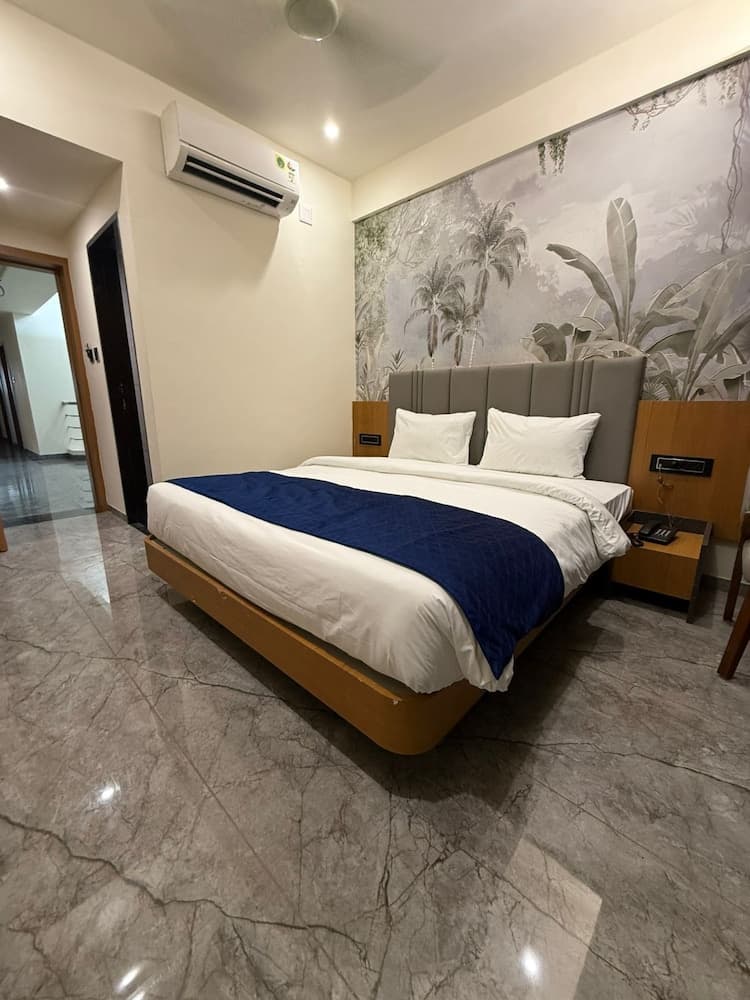 The Malay comfort-Hotel Dwarka residency — photo 10