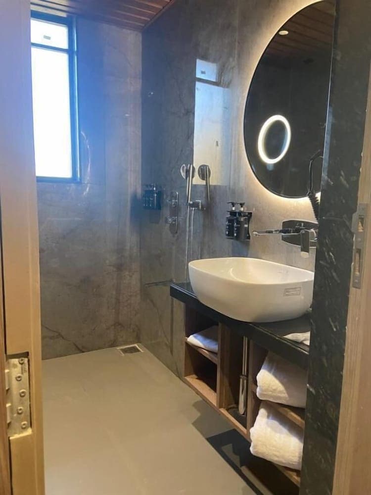 Superior Double Room, River View — photo 1