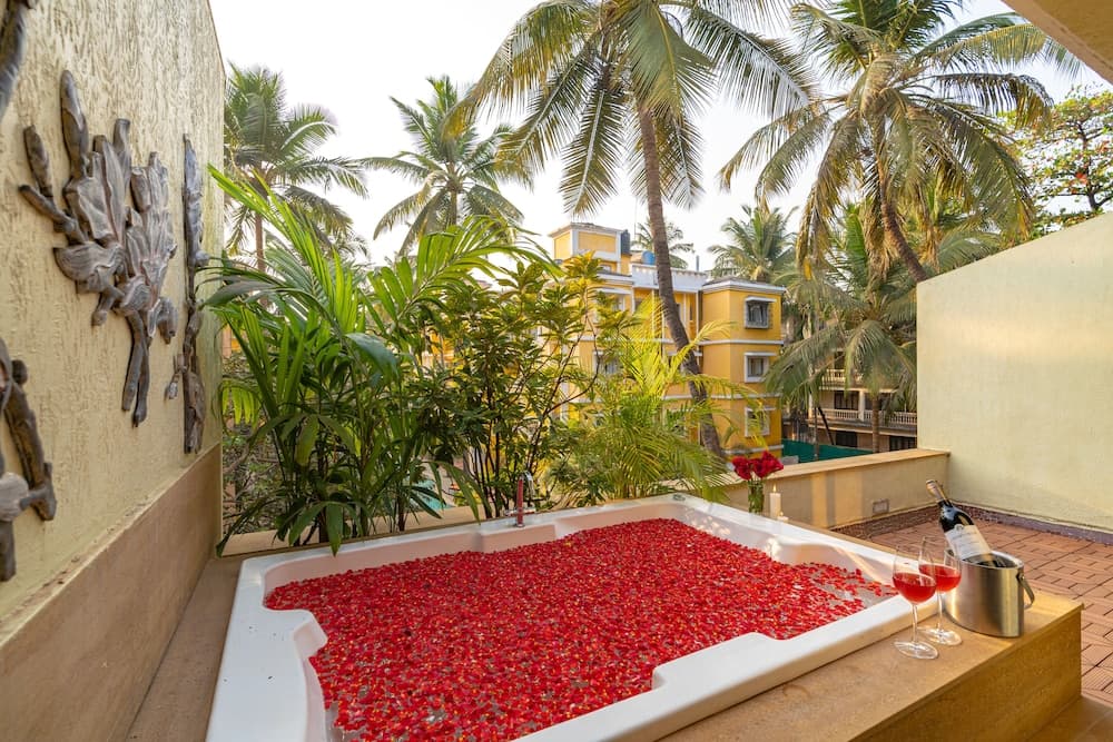 Bellus Suite With Private Jacuzzi & Pool View — photo 1