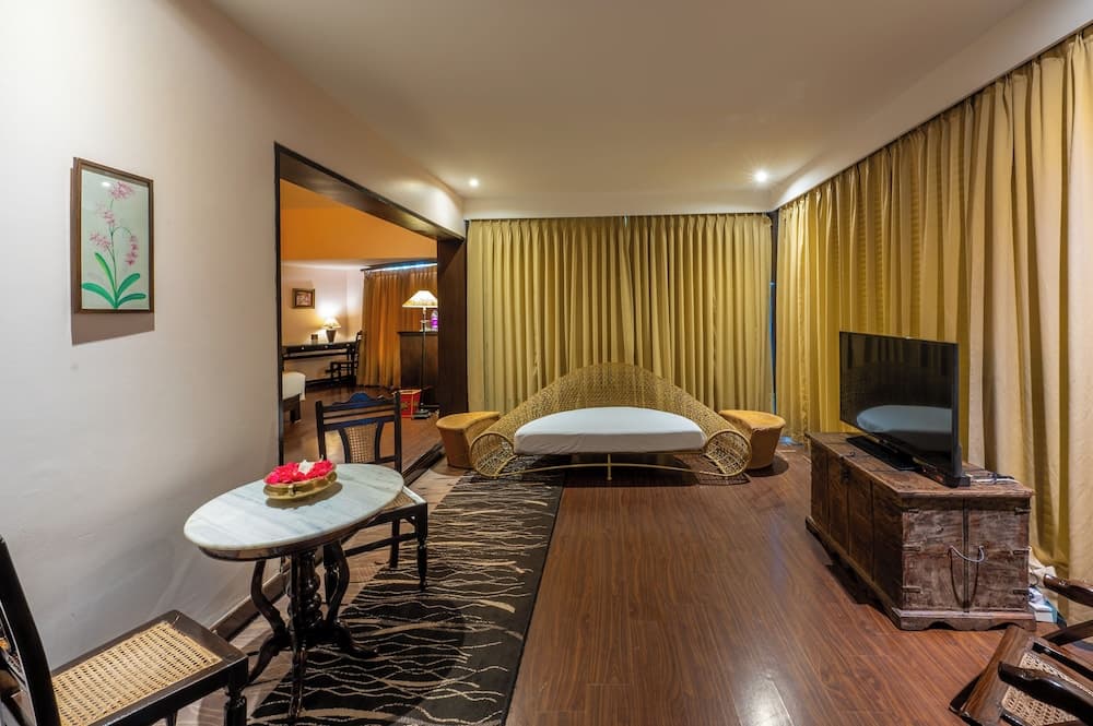 Suite with Pool View — photo 1