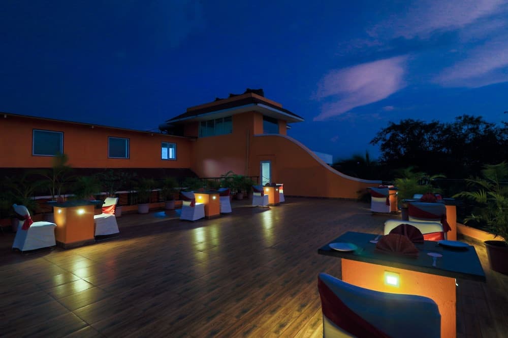 Dewdrop Le Seasons Beach Resort — photo 9
