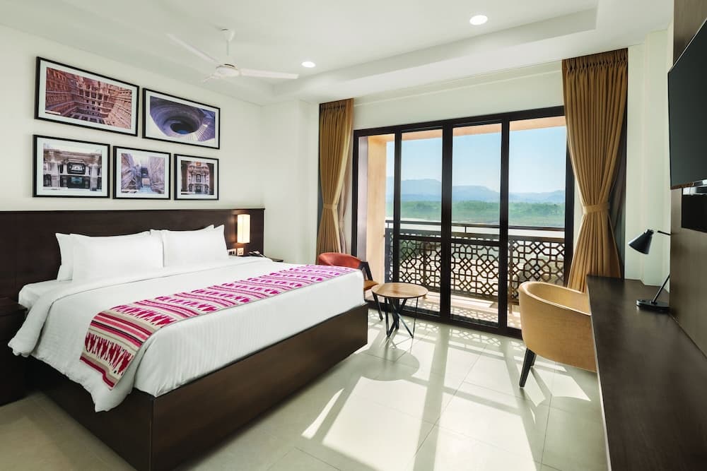 Superior Room, 1 King Bed, Non Smoking — photo 1