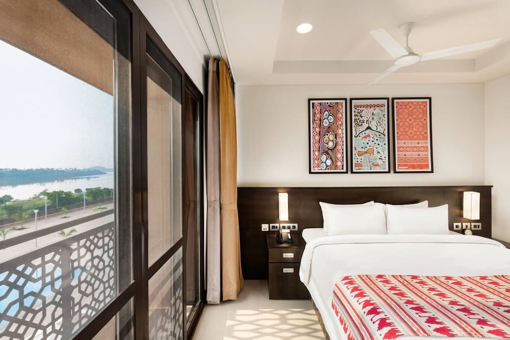 PREMIUM, KING BED — photo 1