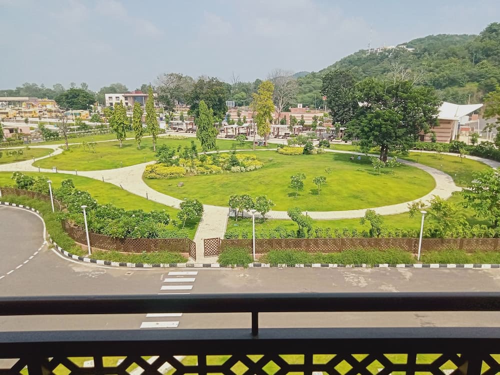 1 King Bed, Superior Room, Garden View, Non-Smoking — photo 1