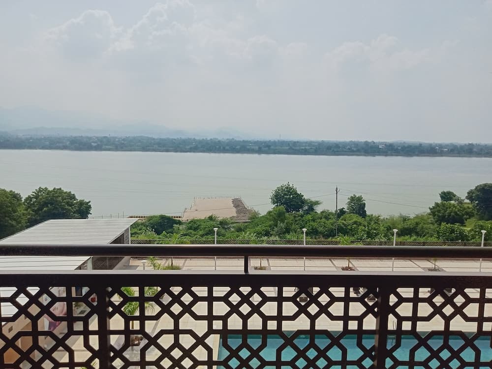 SUPERIOR, KING BED, GARDEN VIEW — photo 1
