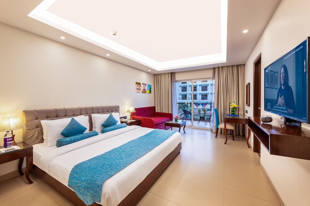 Superior Room - 1 King Bed 36SQM WiFi Balcony Shower — photo 1