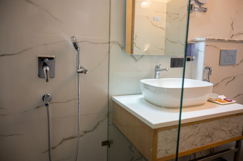 Hotel Meraden Opus, ANJUNA