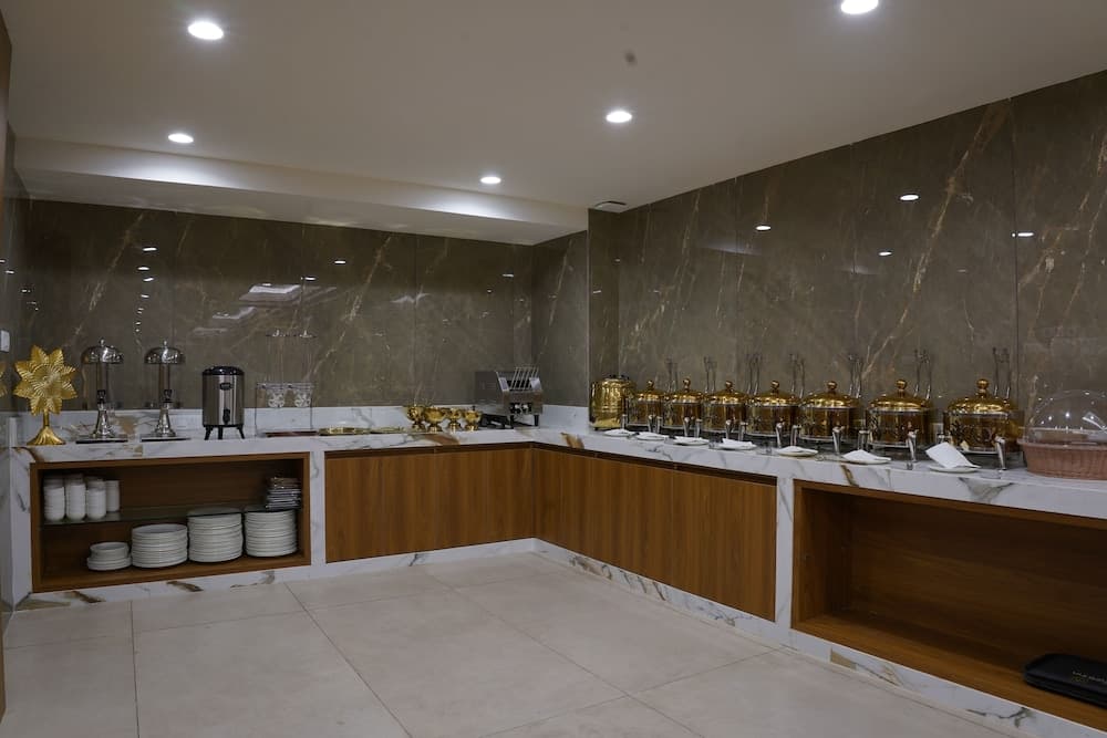 Hotel Stature Inn — photo 18