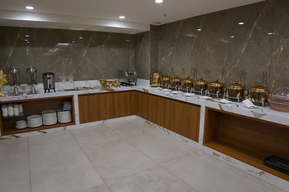 Hotel Stature Inn — photo 16