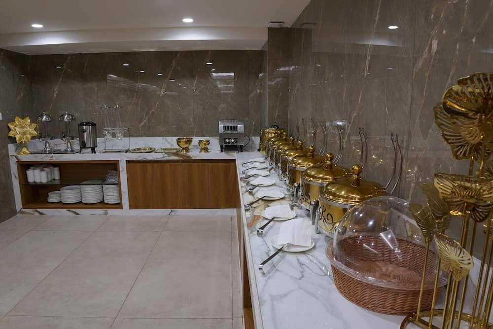 Hotel Stature Inn — photo 17