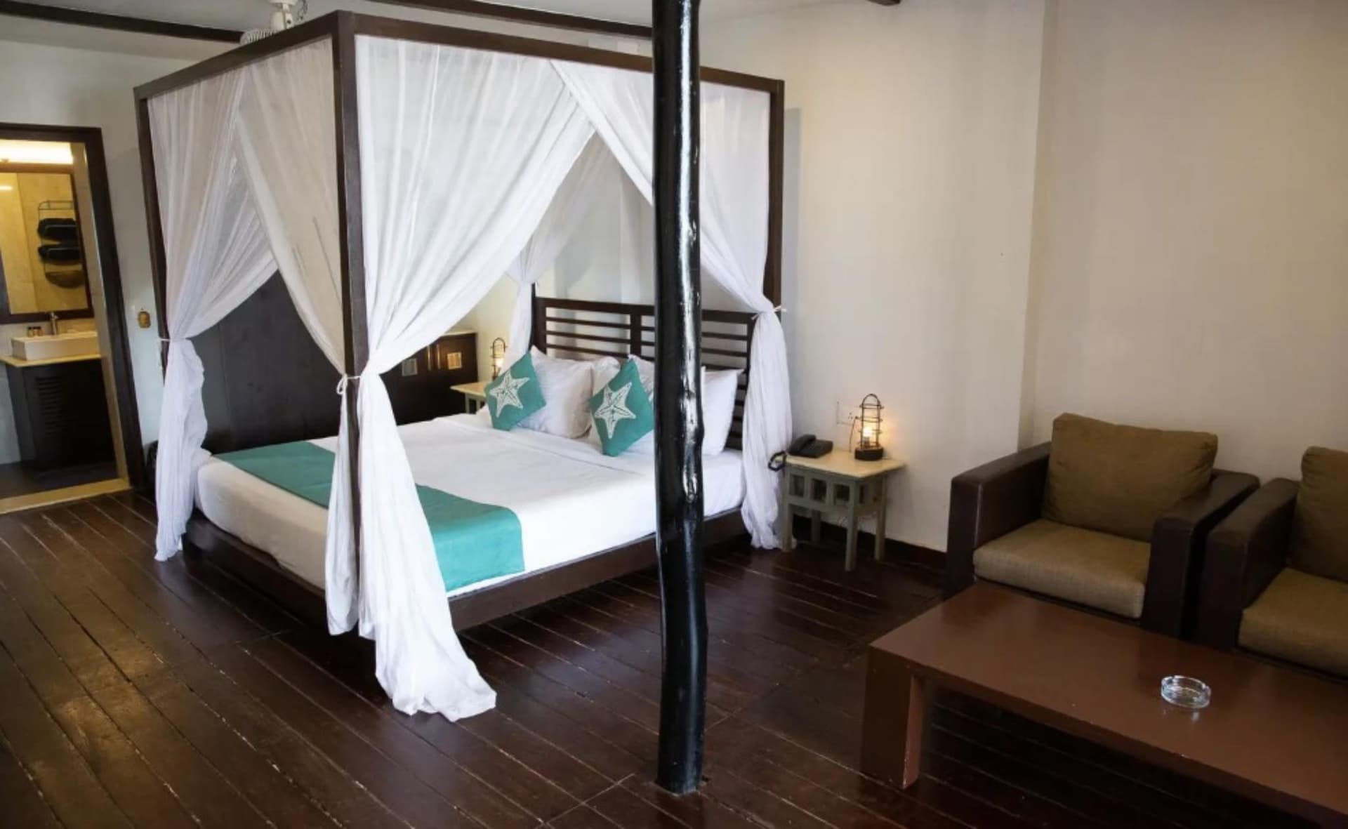 Tropical Beach Suite with Bathtub in Balcony — photo 1