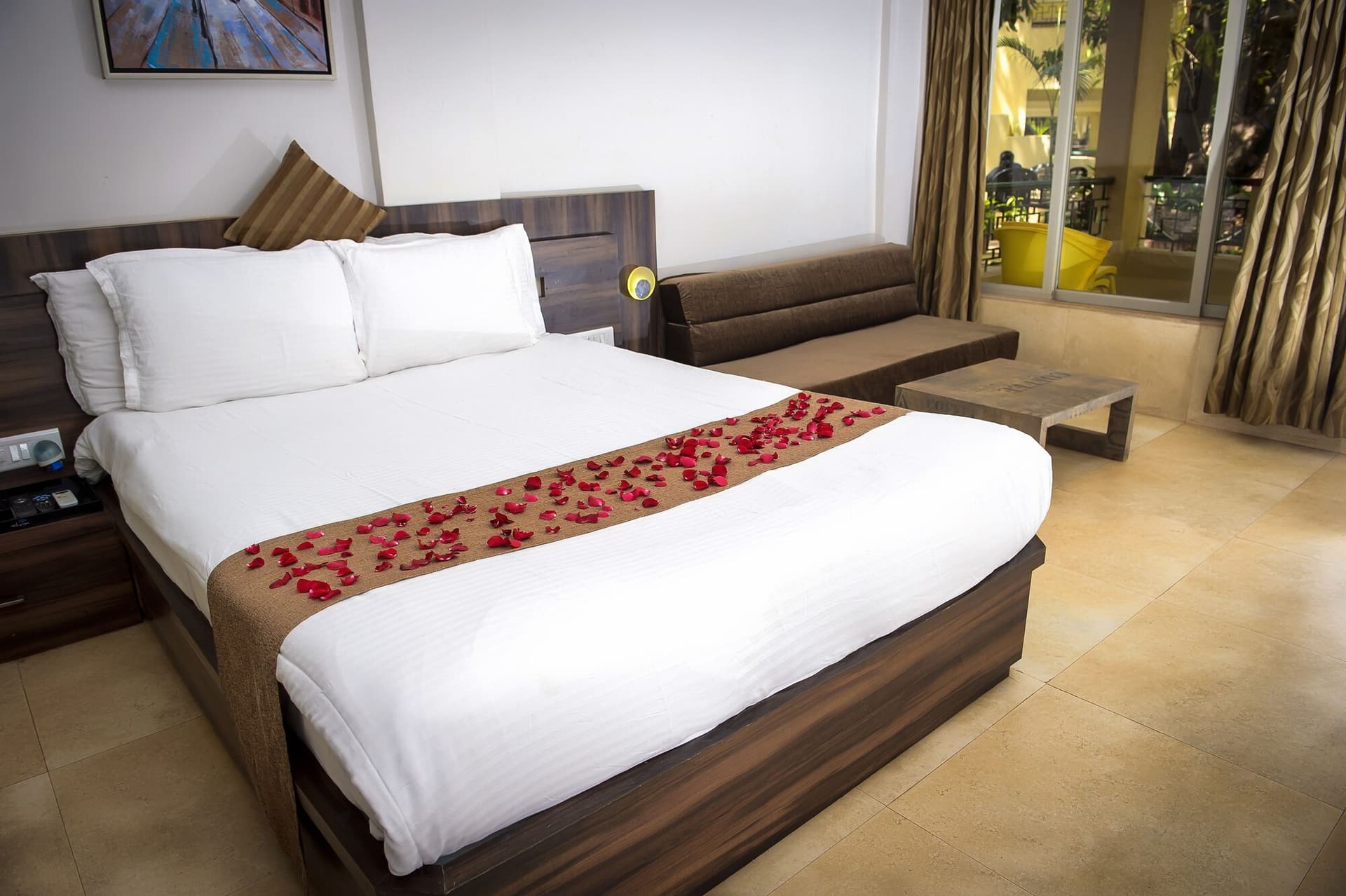 REGENT, DELUXE, KING BED — photo 1