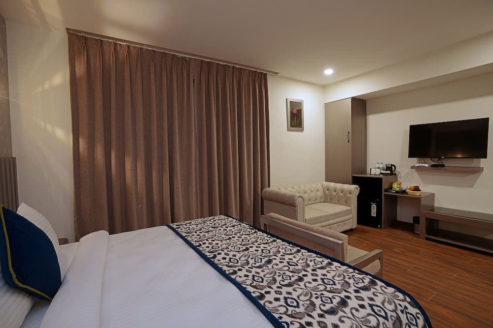 DELUXE, DOUBLE BED, POOL VIEW, BALCONY — photo 1