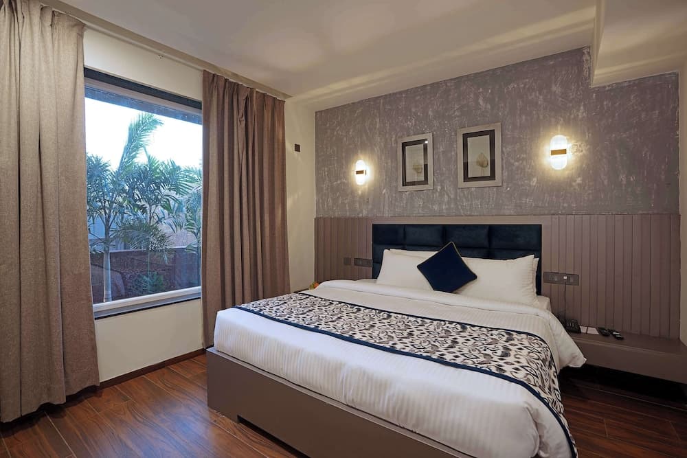 SUPERIOR, DOUBLE BED, POOL VIEW — photo 1
