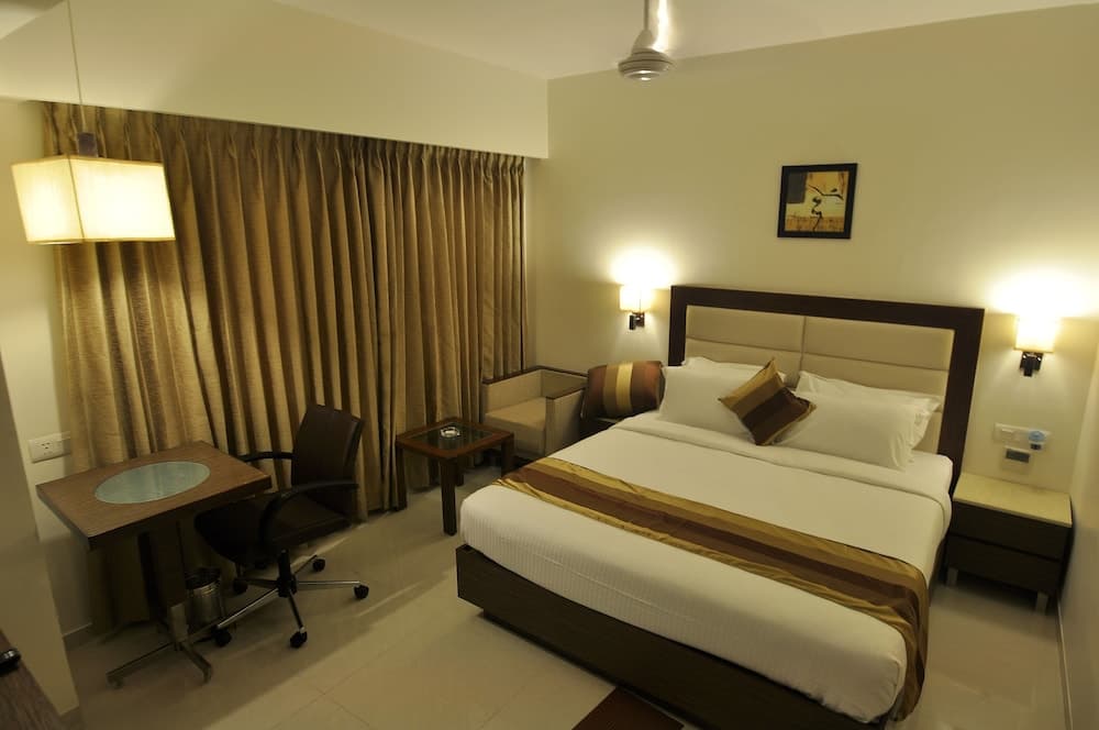 Executive Room, 1 Queen Bed, Accessible — photo 1