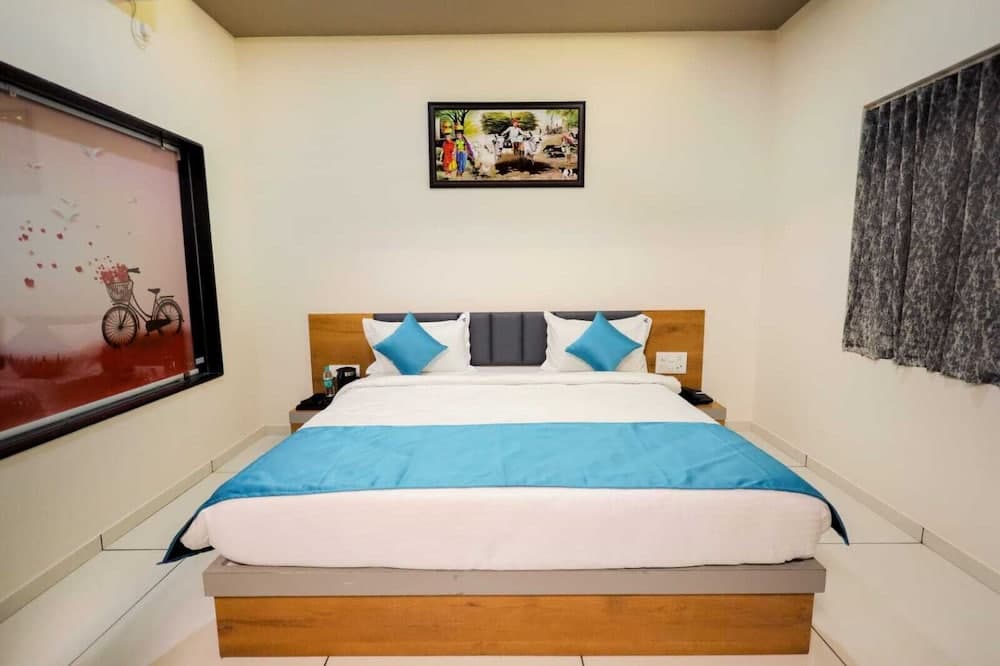 Deluxe Double Room, City View — photo 1