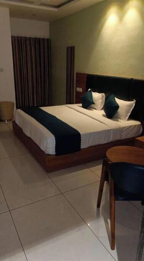 Royal Home Stay, RAJPIPLA