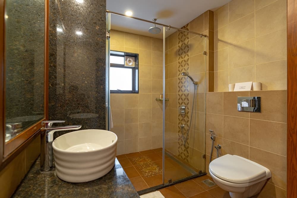 BELLUS SUITE WITH JACUZZI & POOL VIEW — photo 1