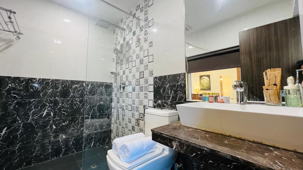 JUNIOR SUITE, BATHTUB — photo 1