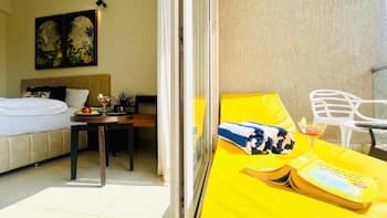 Superior Room - Private Balcony with Sunbed & Seating — photo 1