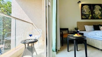 Standard Room - Private Balcony with Seating — photo 1
