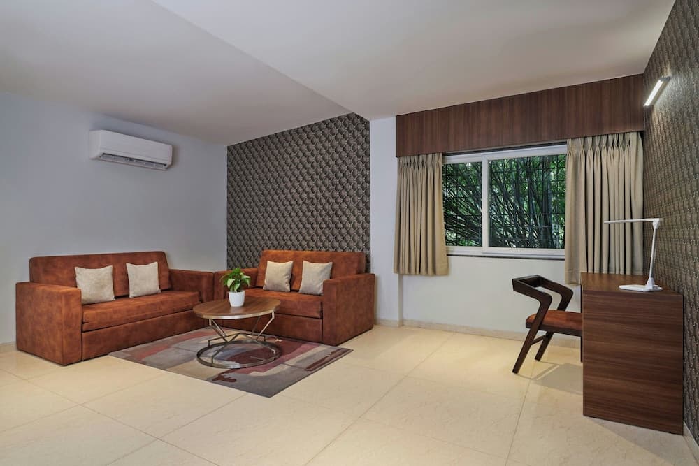 King Suite with Balcony — photo 1