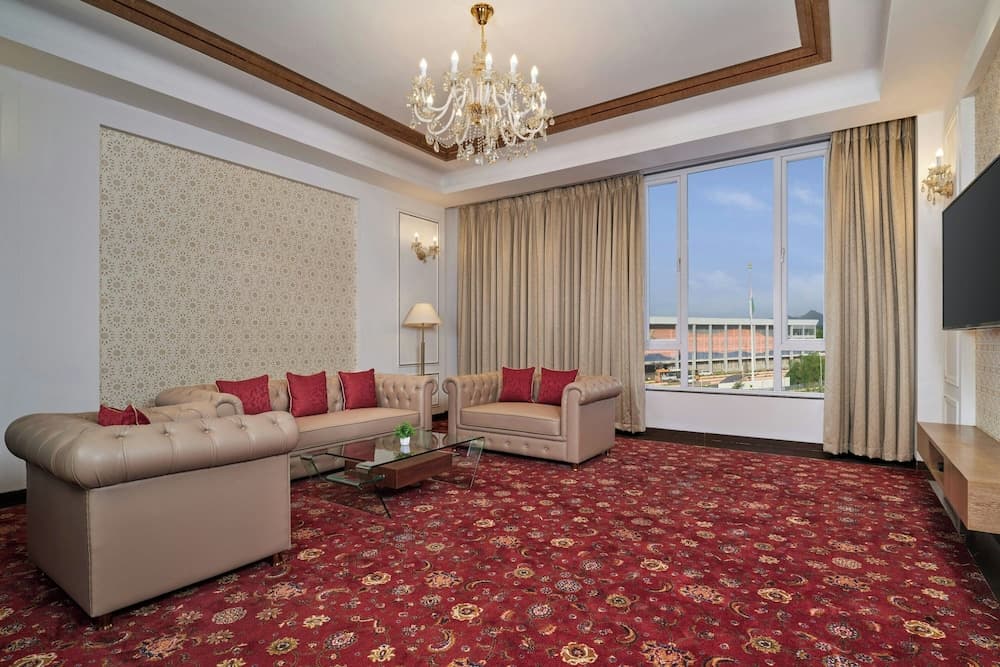 Presidential King Suite City View — photo 1