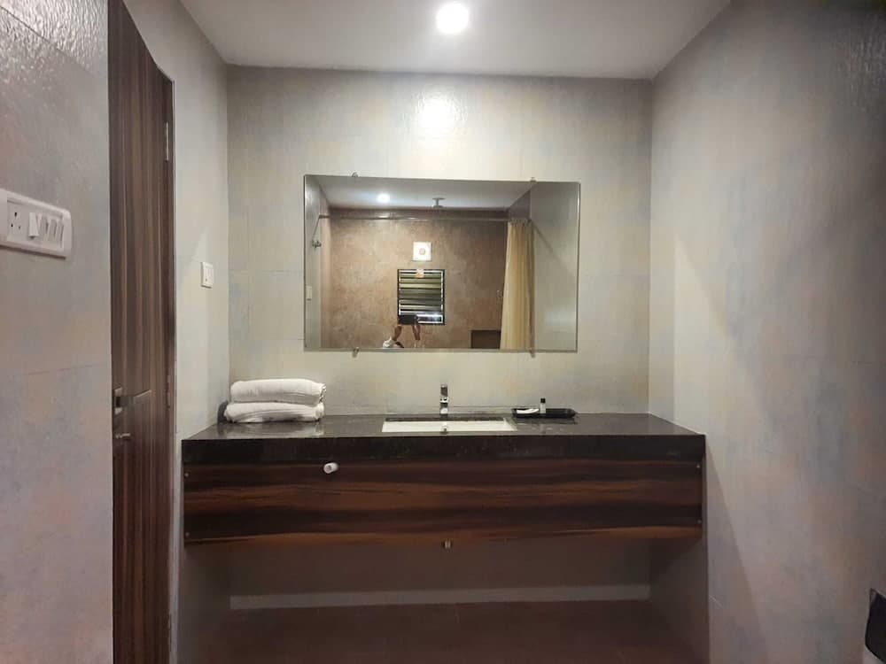 Deluxe Room with AC — photo 1