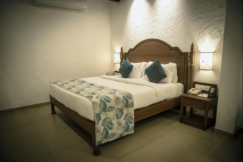 Double or Twin DELUXE TWO BEDS — photo 1