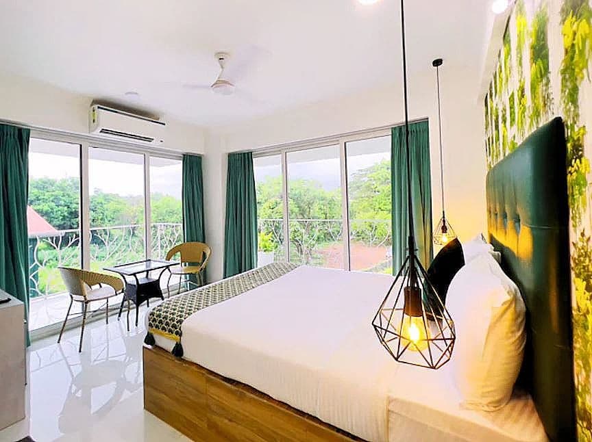 Luxury Pool View Room — photo 1