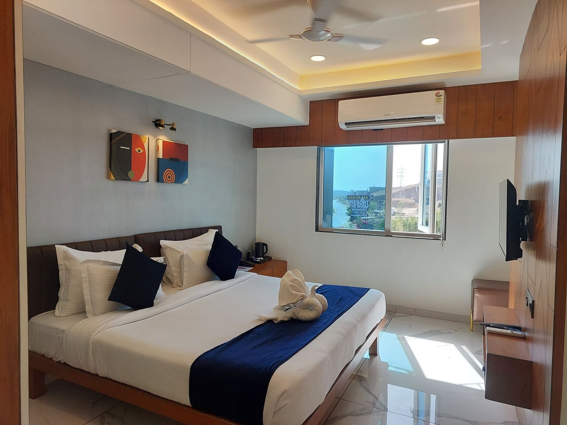 Superior Room with Balcony — photo 1