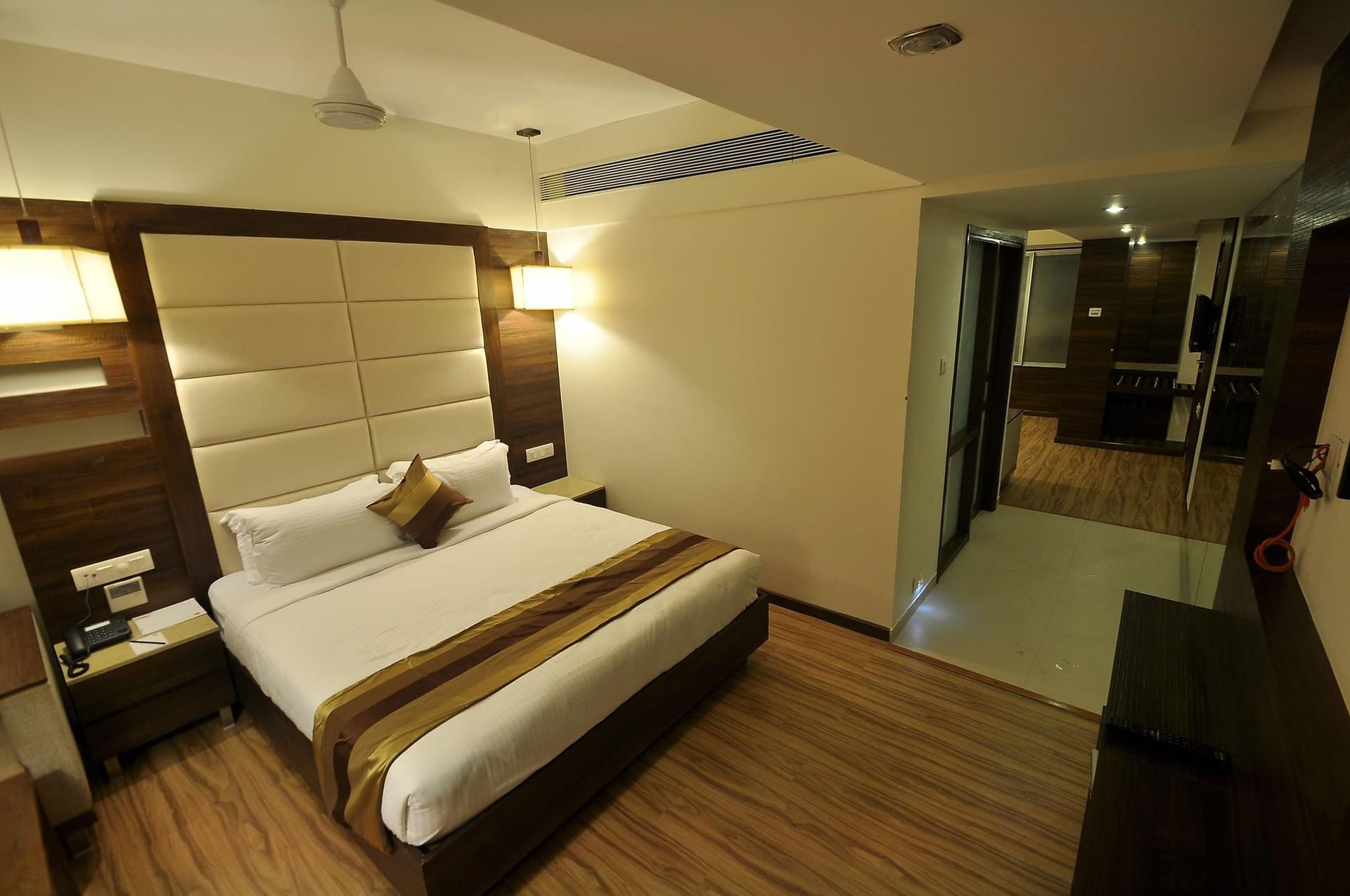Deluxe Double/Twin Bed Room (Unmarried couples and locals are not allowed) — photo 1
