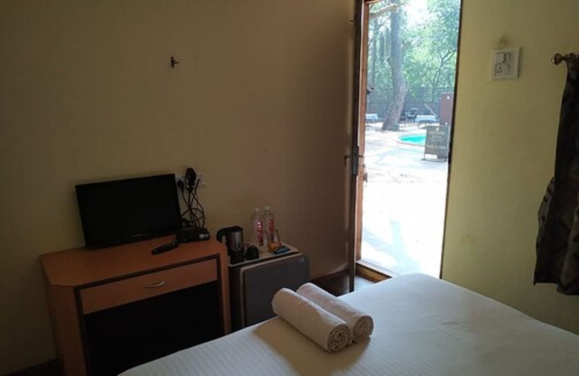 TENT, QUEEN BED — photo 1