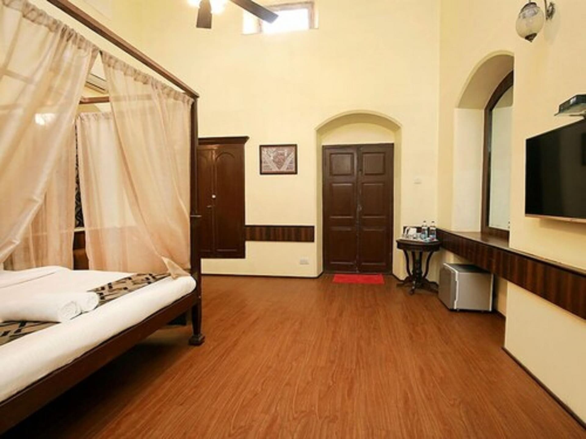 HERITAGE, FAMILY, KING BED, POOL VIEW — photo 1